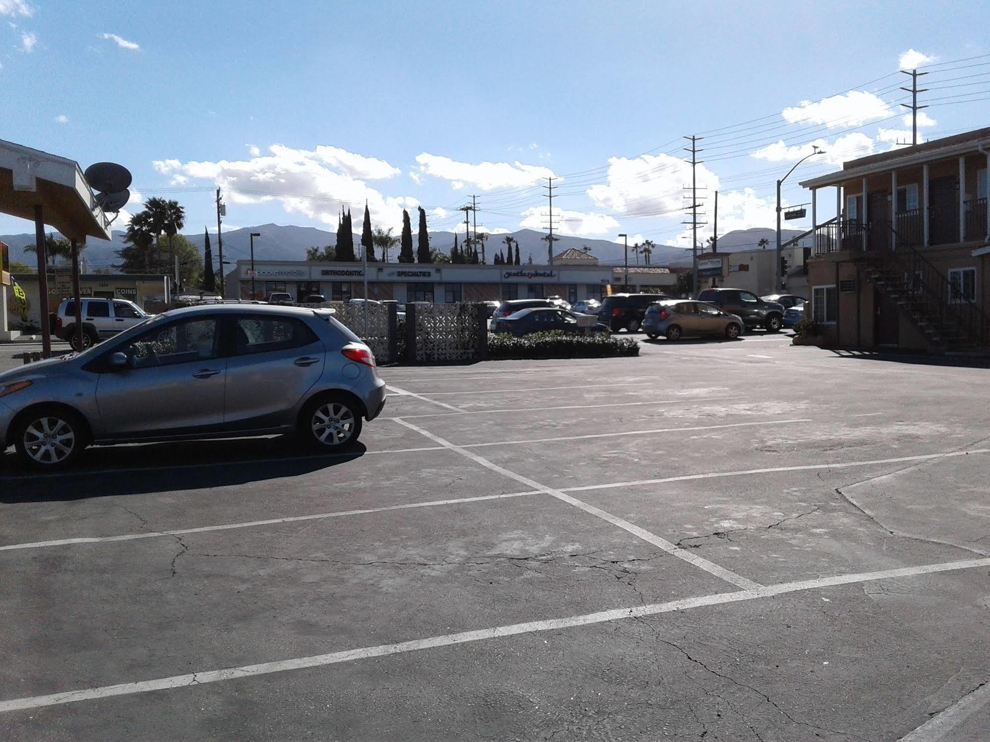 Desert Inn Motel Corona Luaran gambar